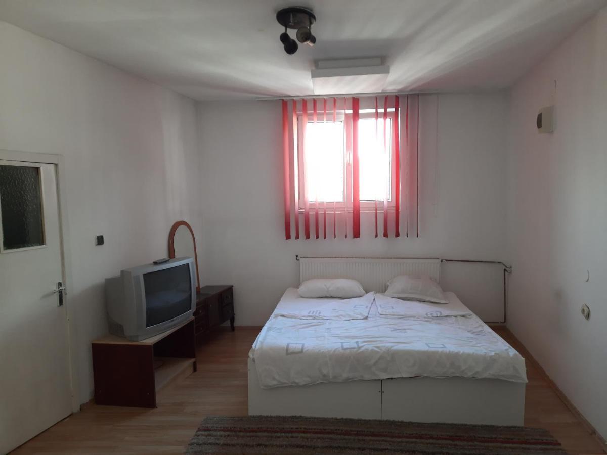Bed and Breakfast Camera Cu Baie Si Curte-Centru Istoric Brașov Exterior foto